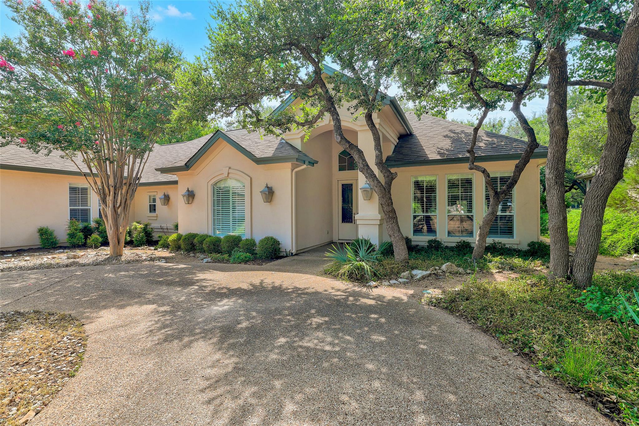 33 Meadows End, Georgetown, TX 78628 — photo 1