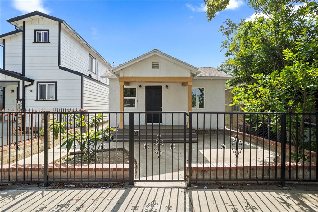 308 N Pasadena Avenue, Azusa, CA 91702 — photo 1