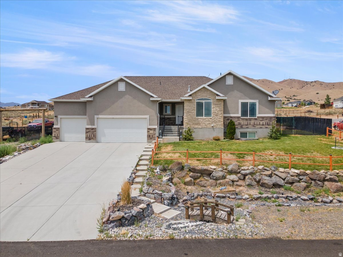 1706 W RIM ROCK DR