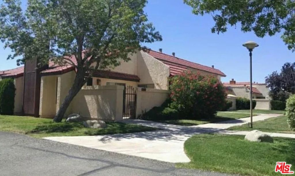 2114 El Domingo Circle 8, Lancaster, CA 93536 — photo 1