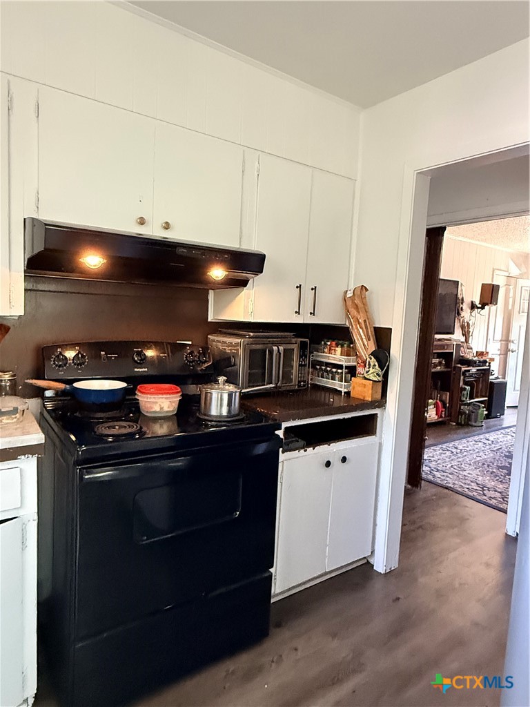 1114 Reyes, San Marcos, TX 78666 — photo 1