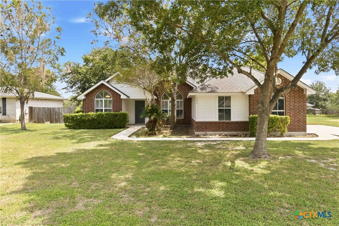 521 Woodlake Drive, McQueeney, TX 78123 — photo 1