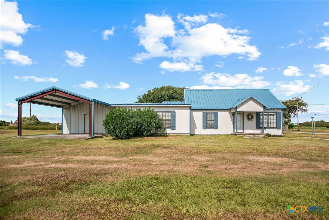 124 Hopper, Tivoli, TX 77990 — photo 1