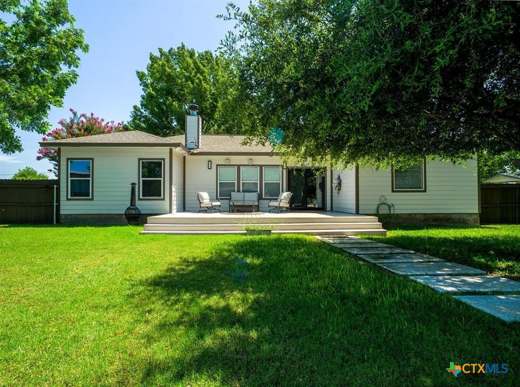 146 Meadow, Marble Falls, TX 78654 — photo 1