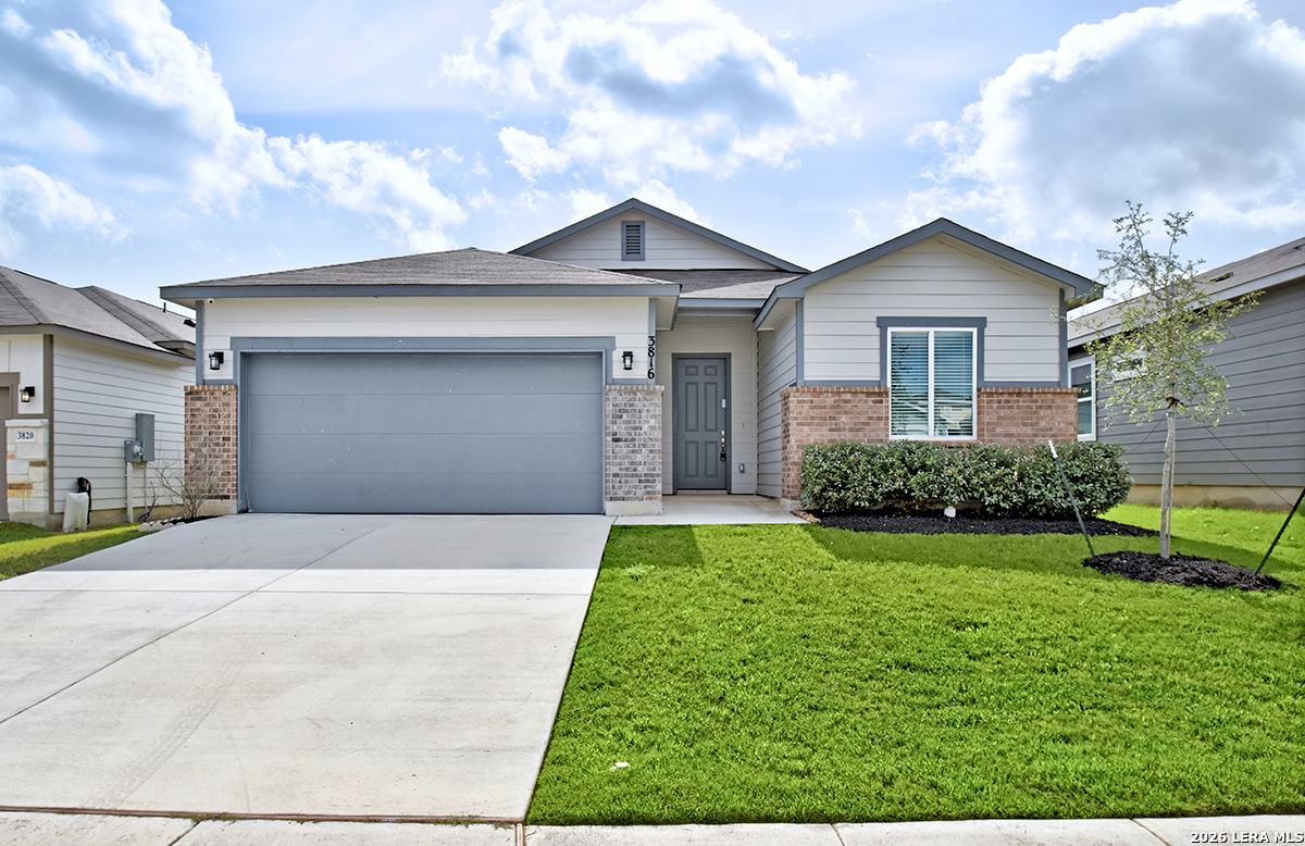 3816 DONALD DR, Seguin, TX 78155 — photo 1