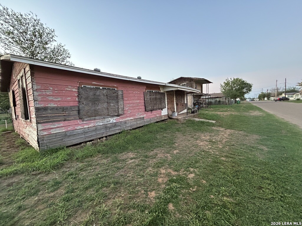 111 SW LANE ST