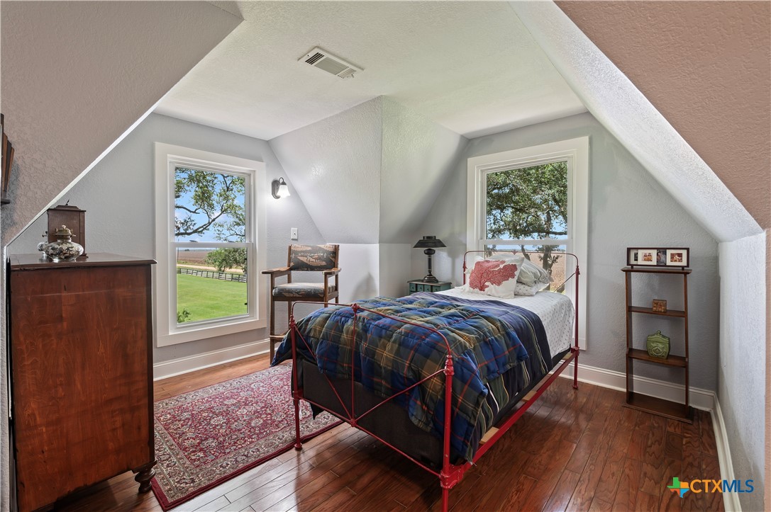 8711 County Road 403
