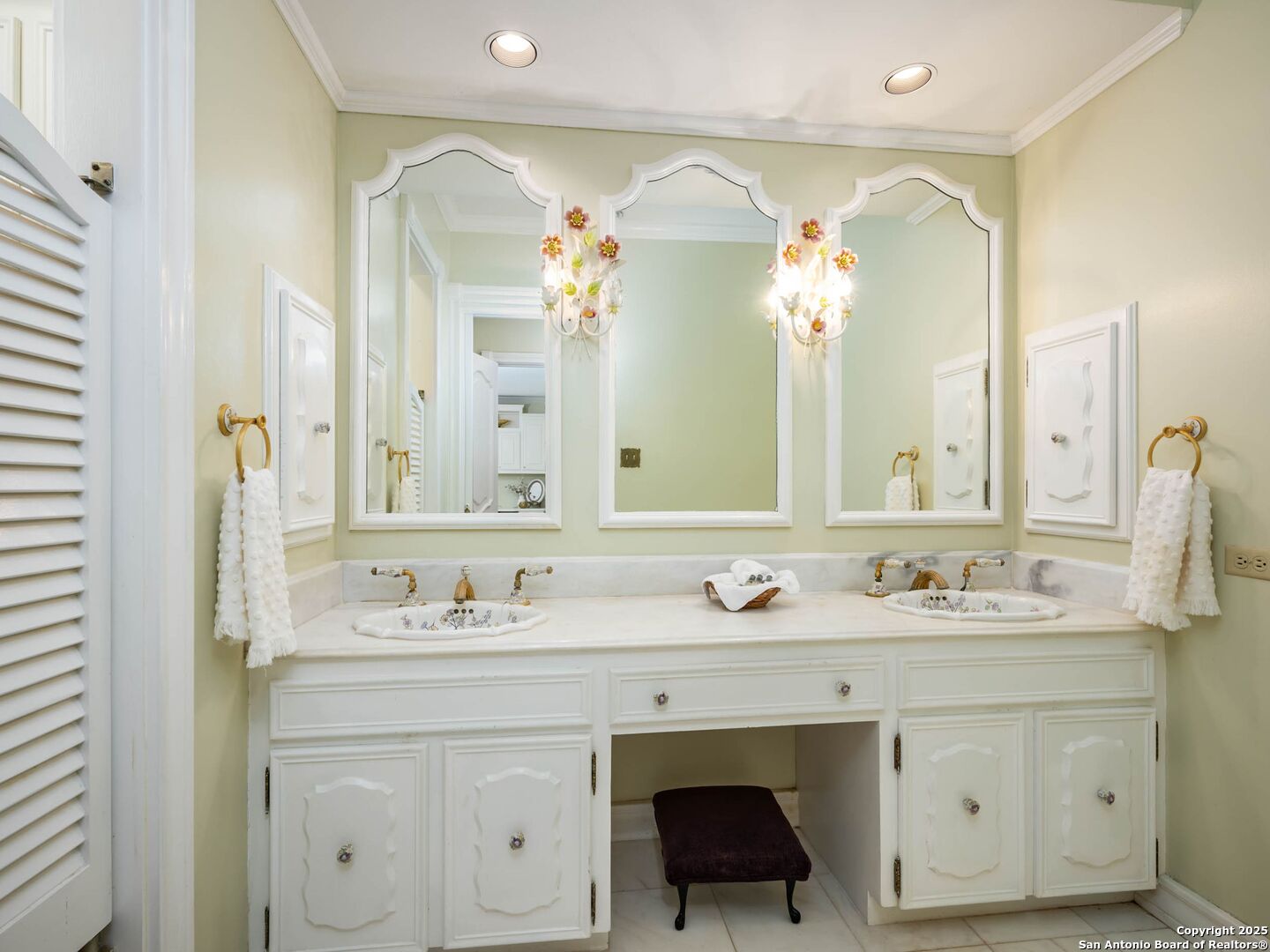 7 Lazy Hollow, ,  78230 — photo 1