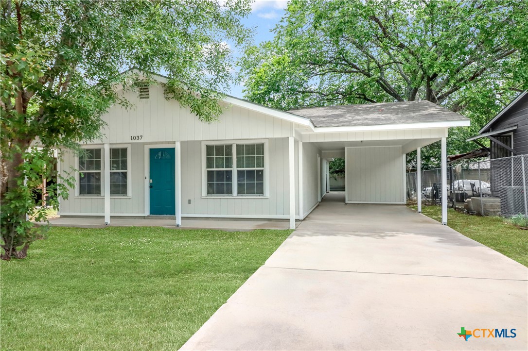 1037 N Guadalupe Street, Seguin, TX 78155 — photo 1