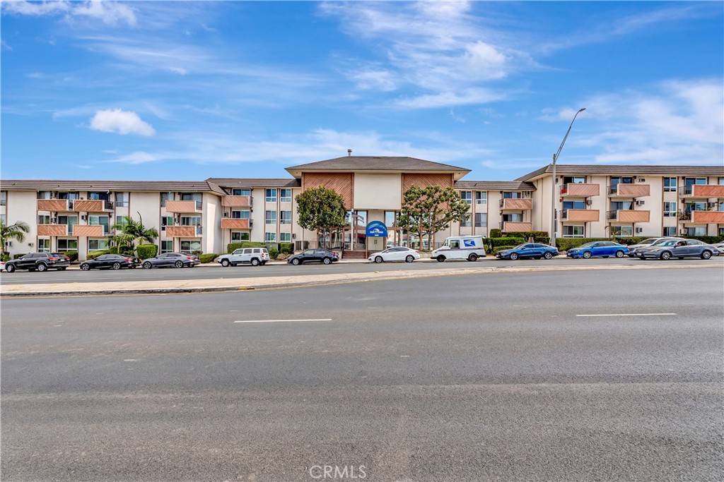 5585 E Pacific Coast HWY 342, Long Beach, CA 90804 — photo 1