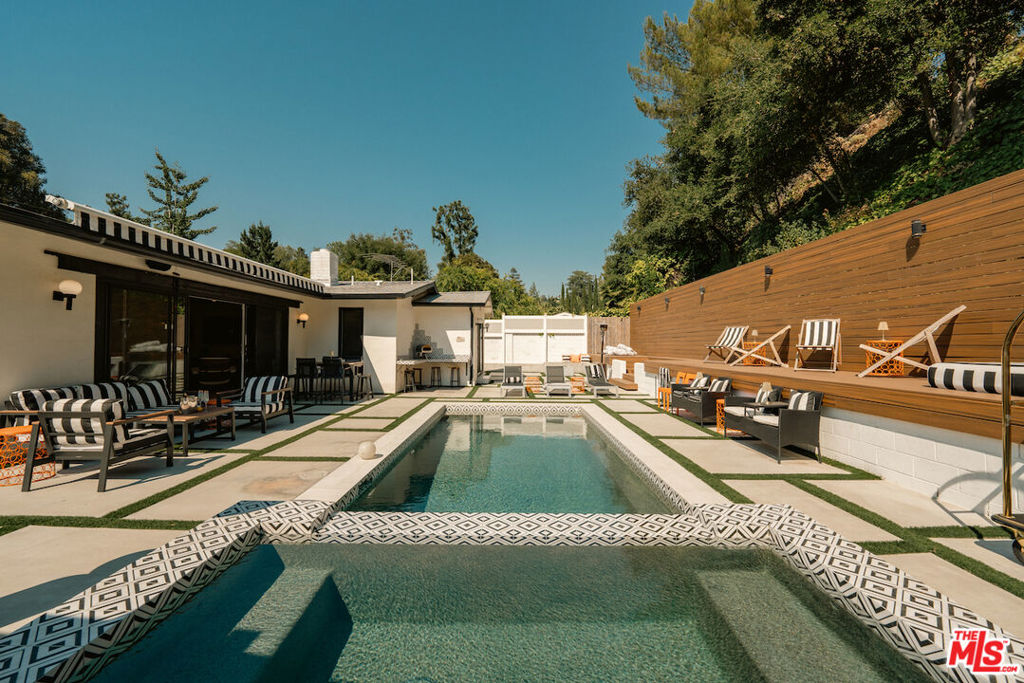 3242 Berry Drive, Los Angeles, CA 91604 — photo 1