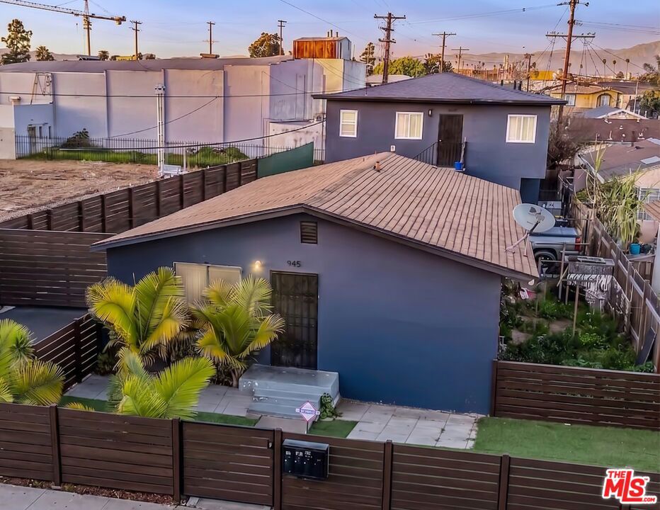 945 W 76th Street, Los Angeles, CA 90044 — photo 1