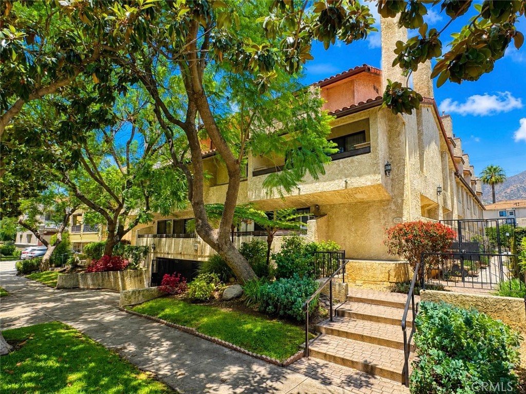 543 W Stocker Street 5, Glendale, CA 91202 — photo 1