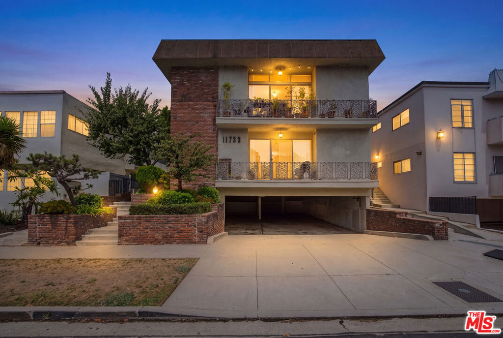 11733 Mayfield Avenue, Los Angeles, CA 90049 — photo 1