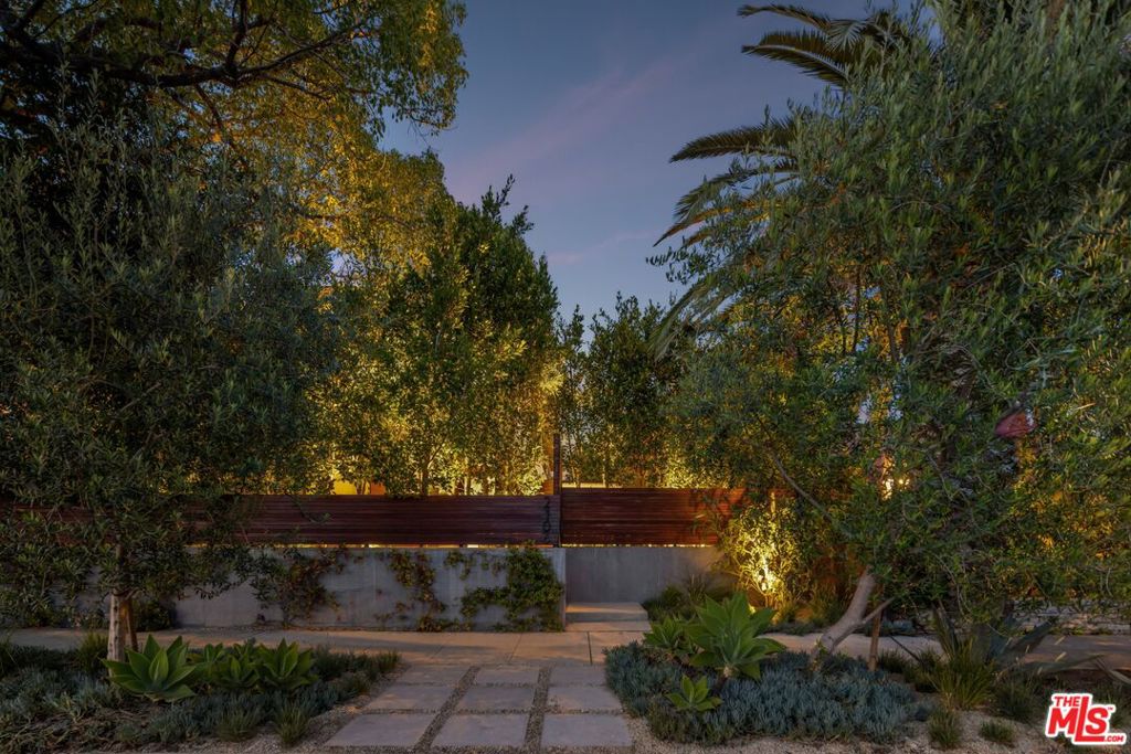 2106 Glyndon Avenue, Venice, CA 90291 — photo 1