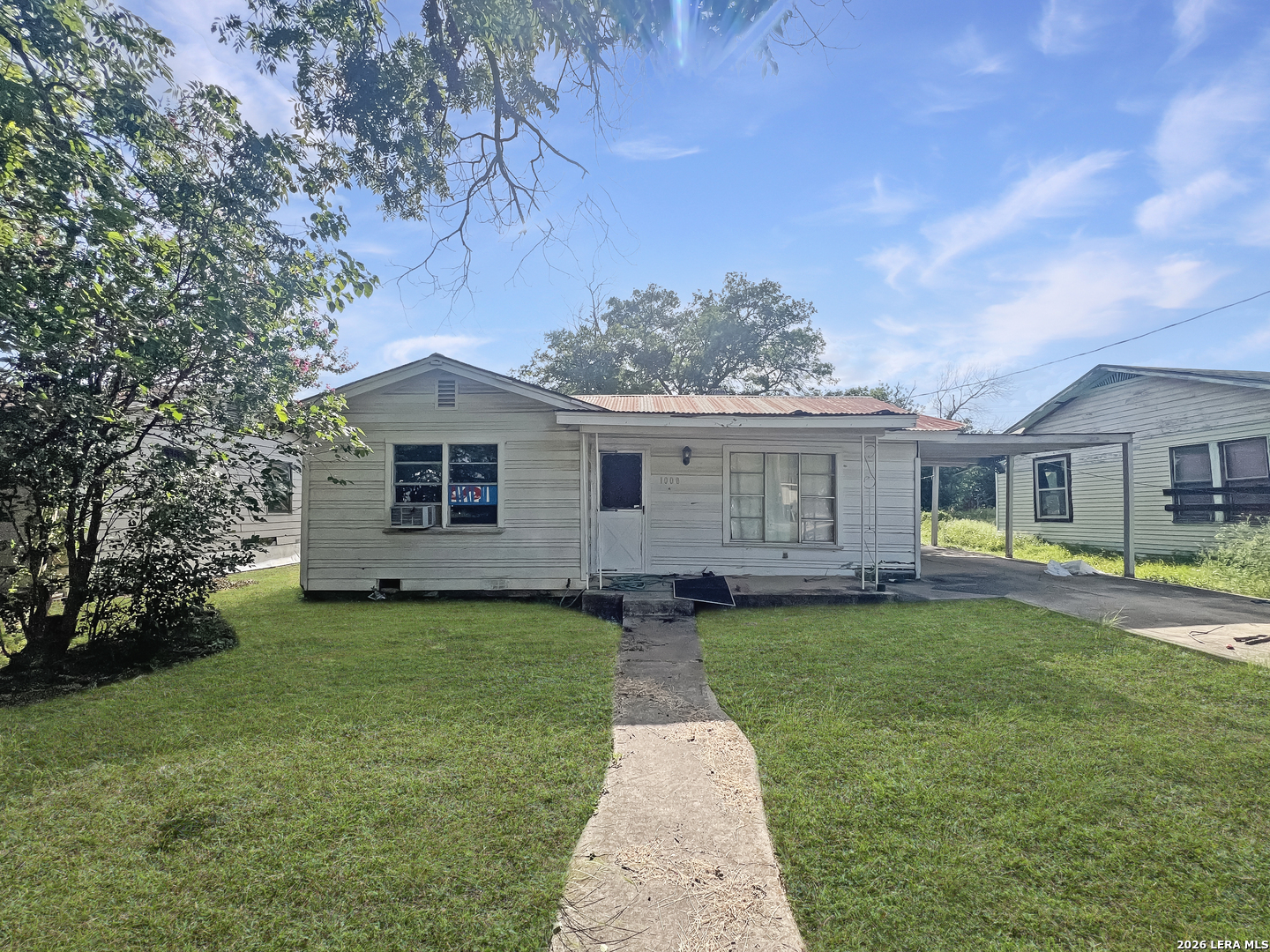 1008 Avenue T, Hondo, TX 78861 — photo 1