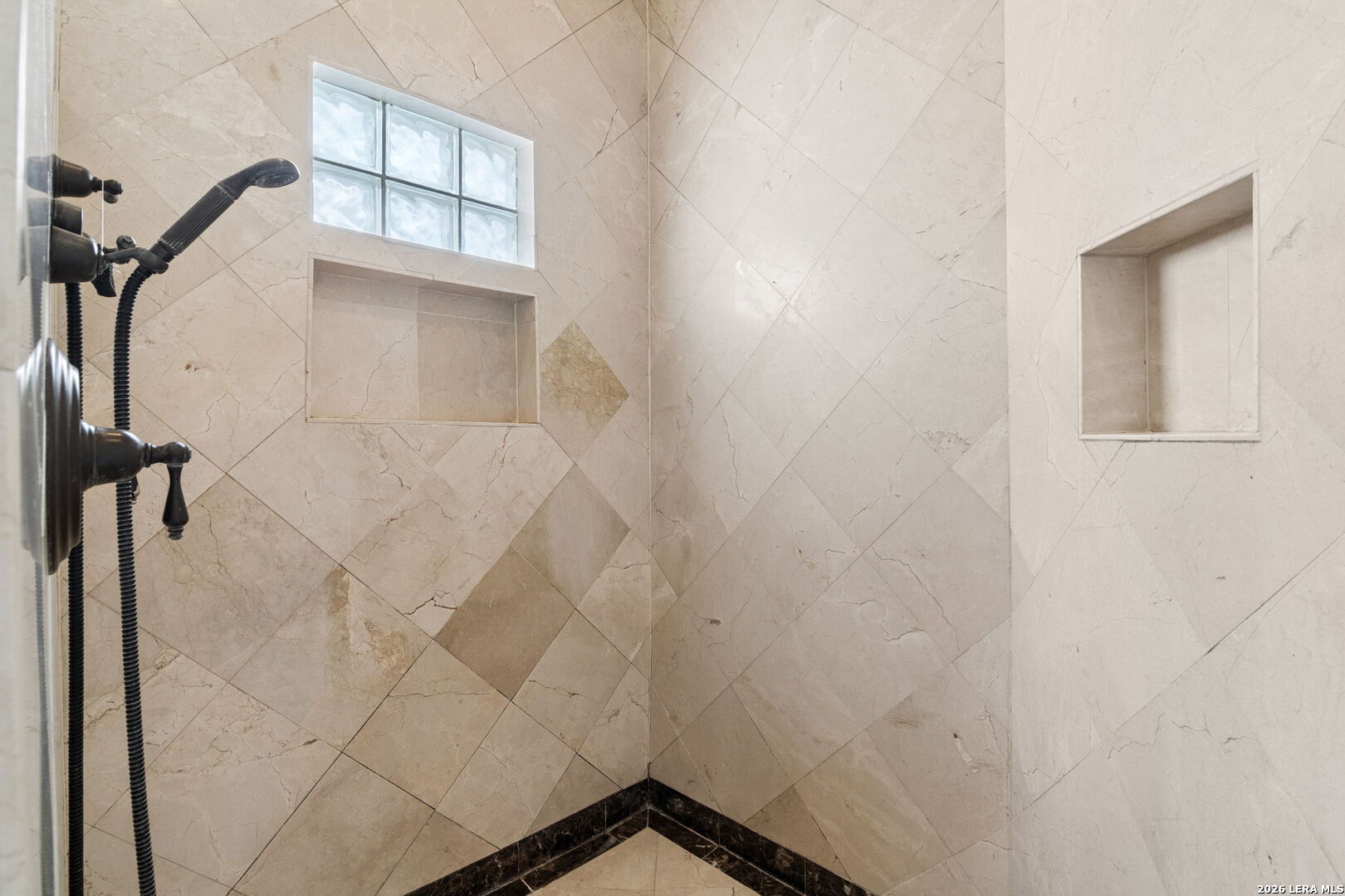 4 Cobham, , 78218 — photo 1