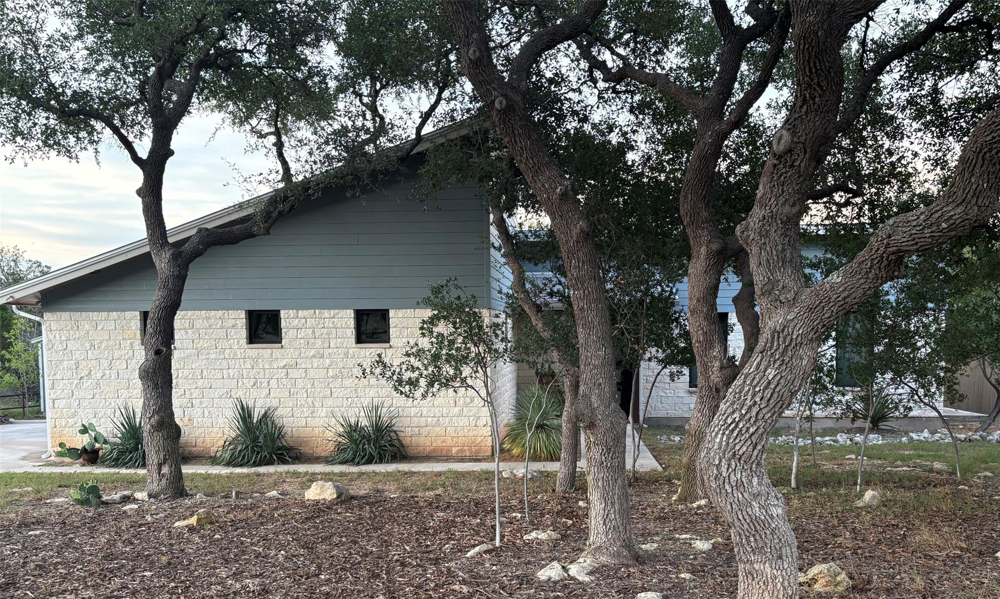 172 Bluff, Dripping Springs, TX 78620 — photo 1