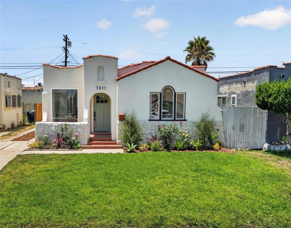 7611 S Hobart, Los Angeles, CA 90047 — photo 1