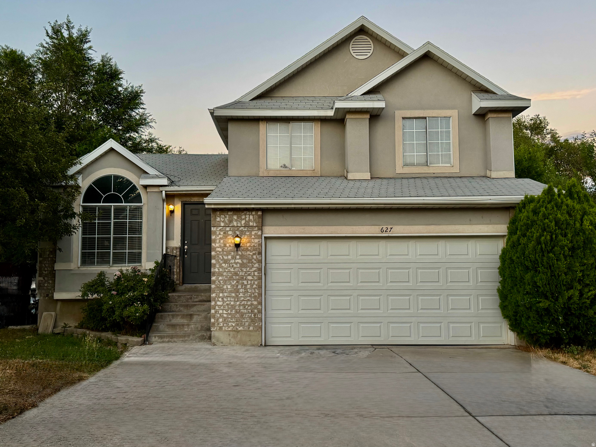 627 S JAKE GARN BLVD, Salt Lake City, UT 84104 — photo 1