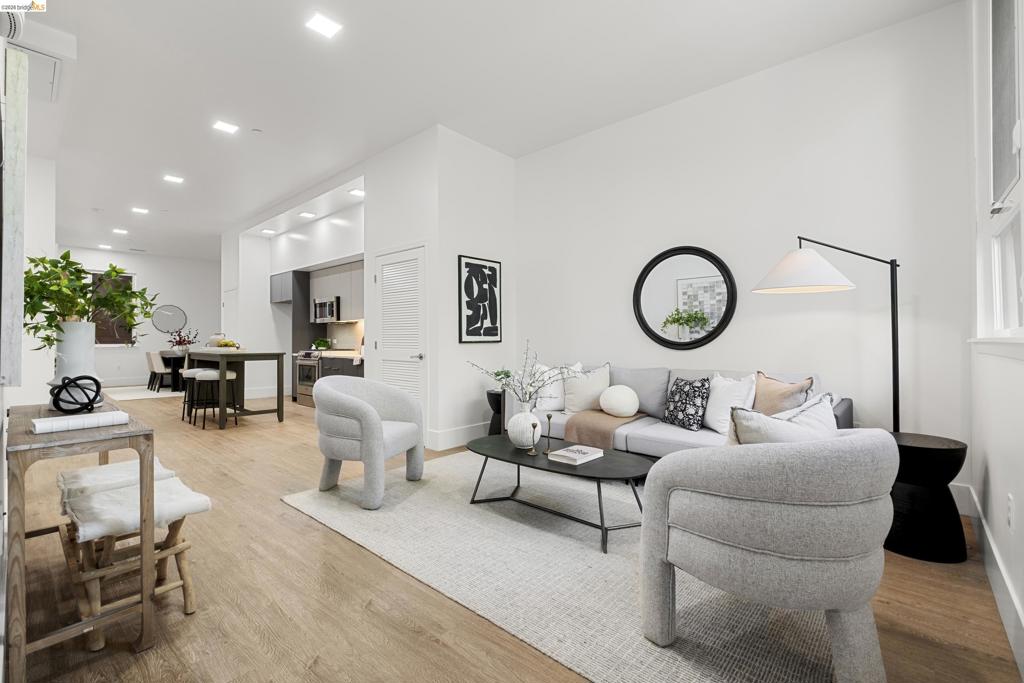1545 32nd Street 104, Oakland, CA 94608 — photo 1