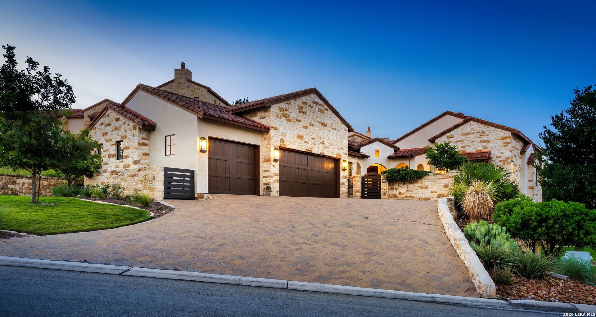 8 DI LUSSO, ,  78006 — photo 1