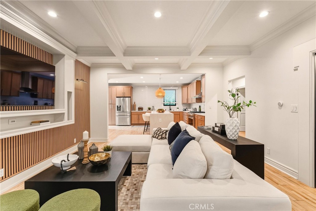 5558 Edgewood Place, Los Angeles, CA 90019 — photo 1