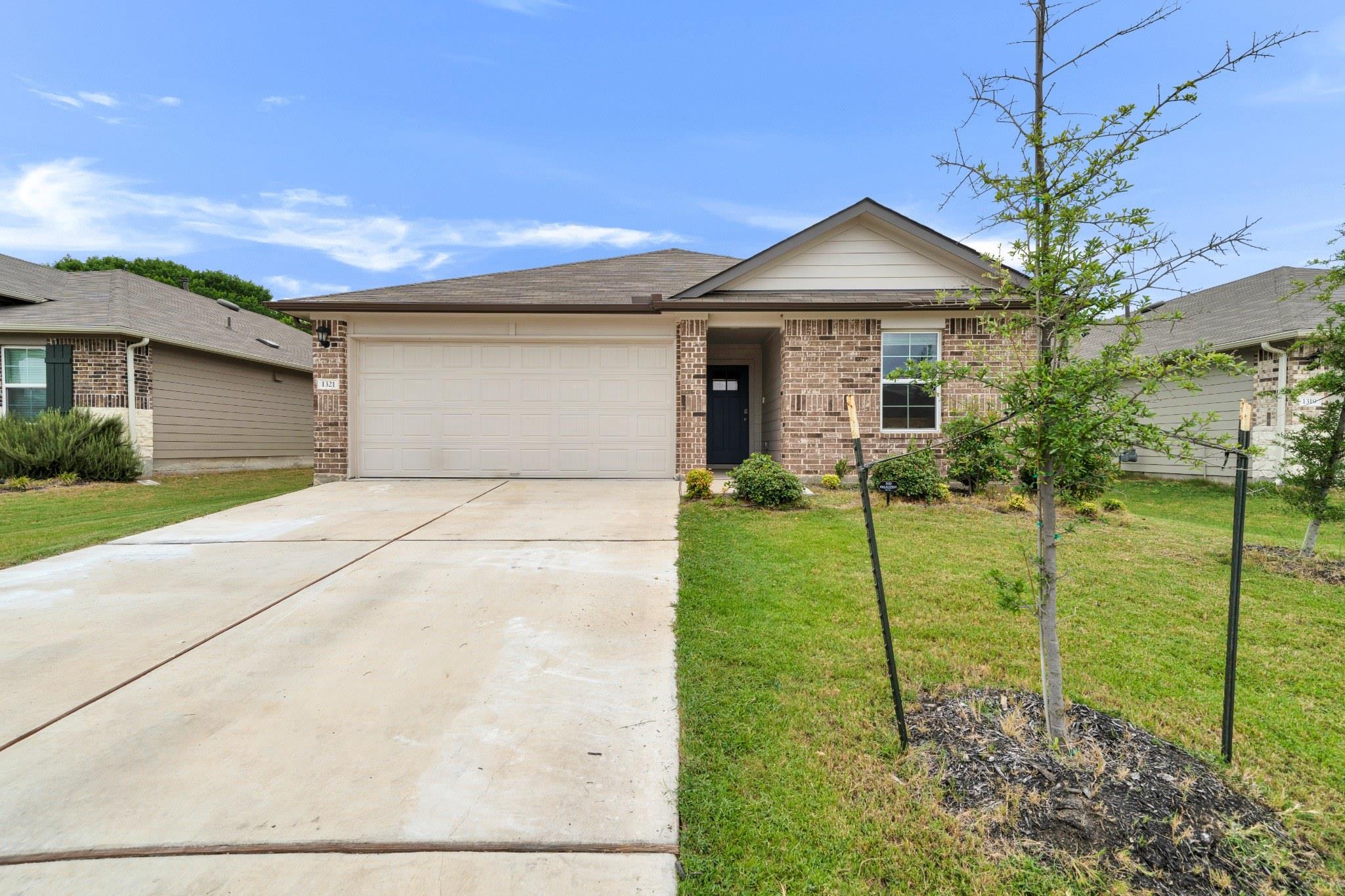 1321 Camden, Lockhart, TX 78644 — photo 1