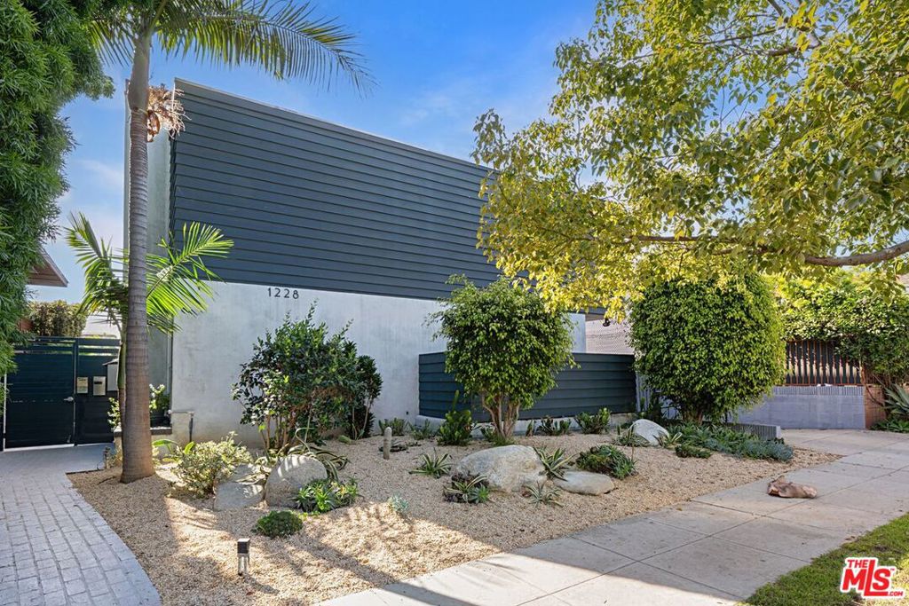 1228 18th Street D, Santa Monica, CA 90404 — photo 1