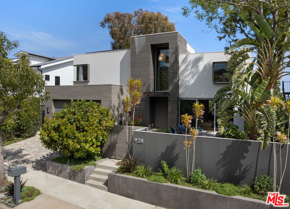 928 Las Lomas Avenue, Pacific Palisades, CA 90272 — photo 1