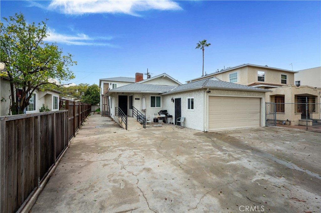 833 W 41st Drive, Los Angeles, CA 90037 — photo 1
