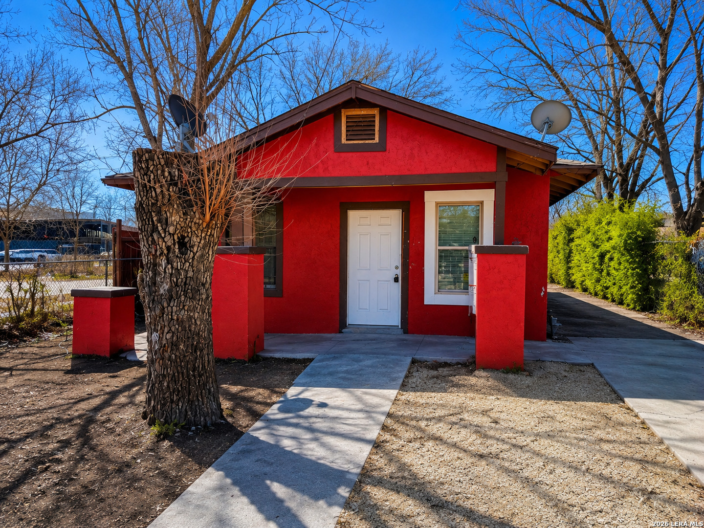 2106 EL PASO ST, San Antonio, TX 78207 — photo 1