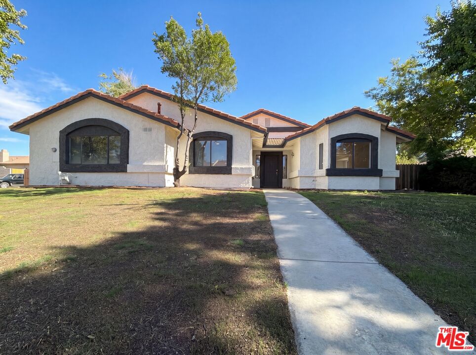 42355 Willeta Avenue, Lancaster, CA 93536 — photo 1