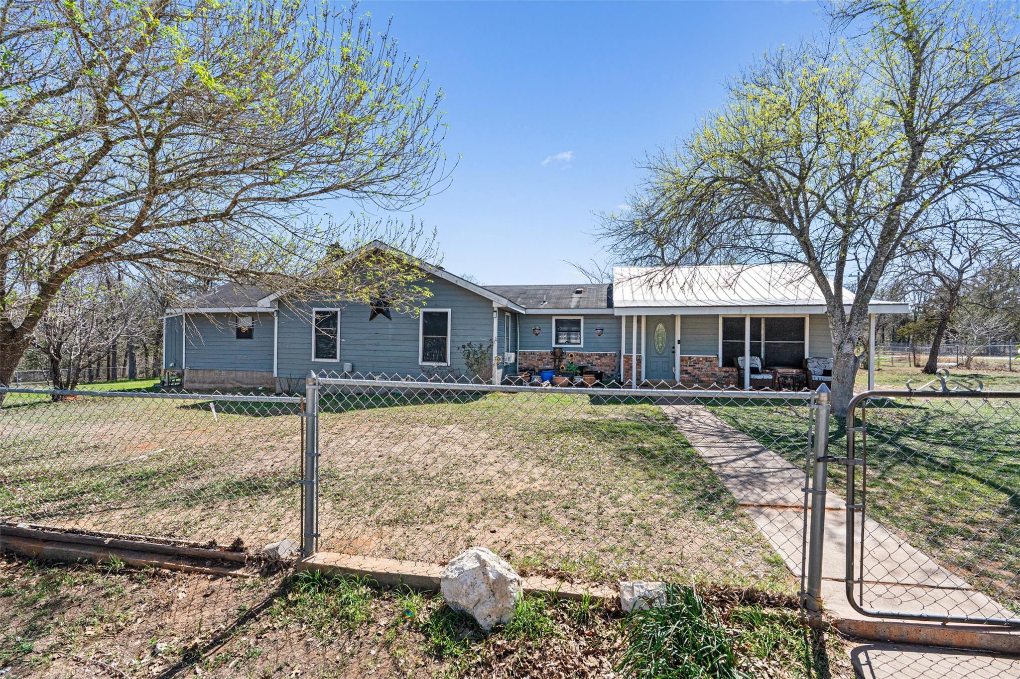 137 Scarlet Oaks, Dale, TX 78616 — photo 1