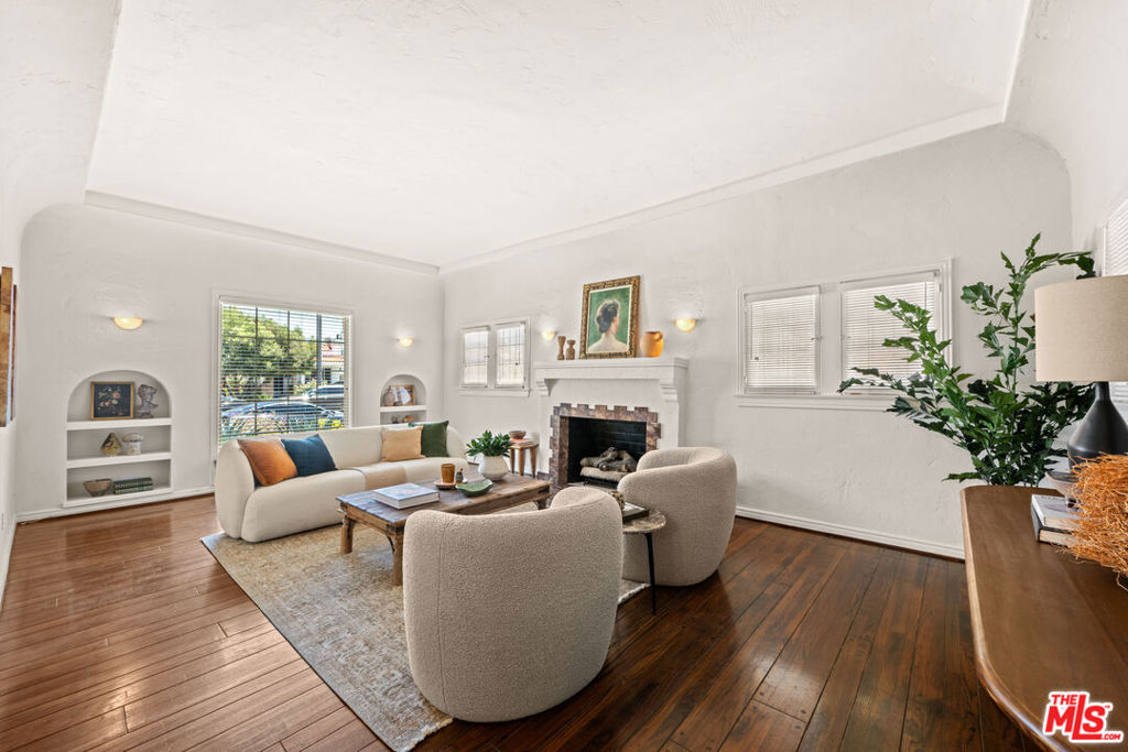 637 N Detroit Street, Los Angeles, CA 90036 — photo 1