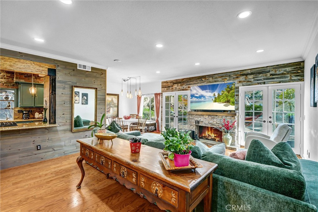 28314 Easton, Saugus, CA 91350 — photo 1