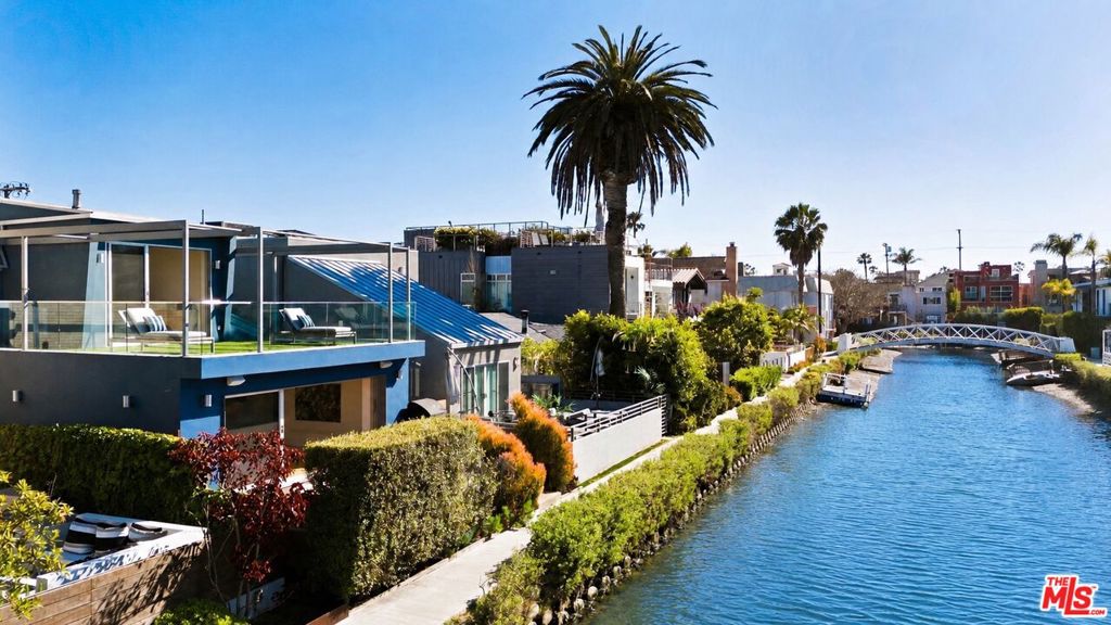 230 Carroll Canal, Venice, CA 90291 — photo 1