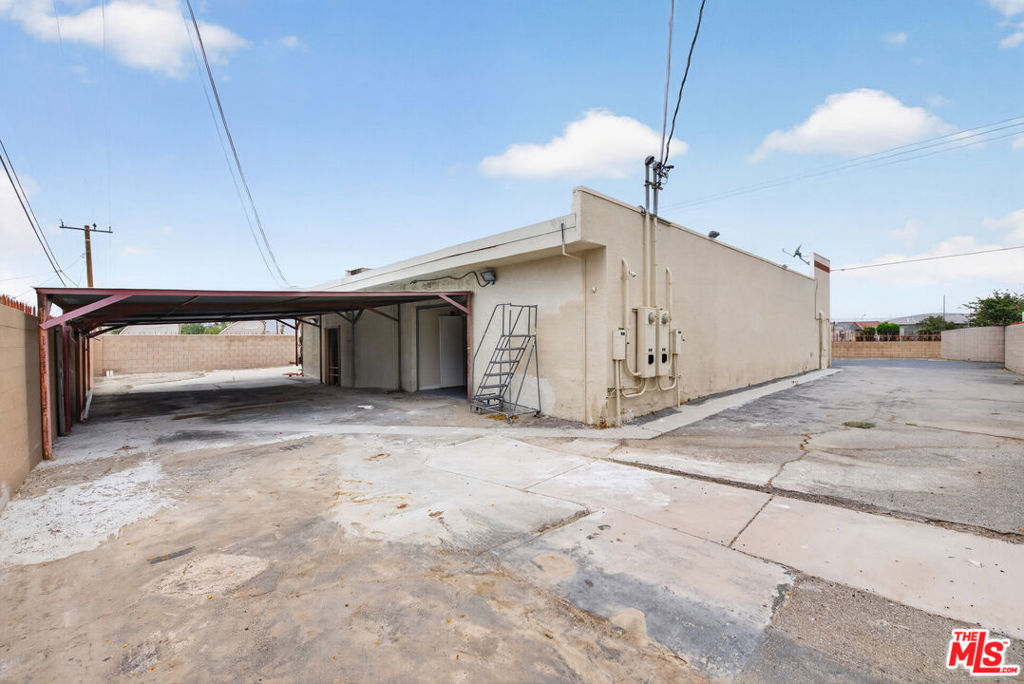 17100 N Indian Canyon Drive, North Palm Springs, CA 92258 — photo 1