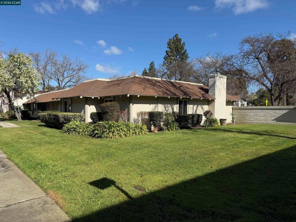 825 Oak Grove Rd 17, Concord, CA 94518 — photo 1