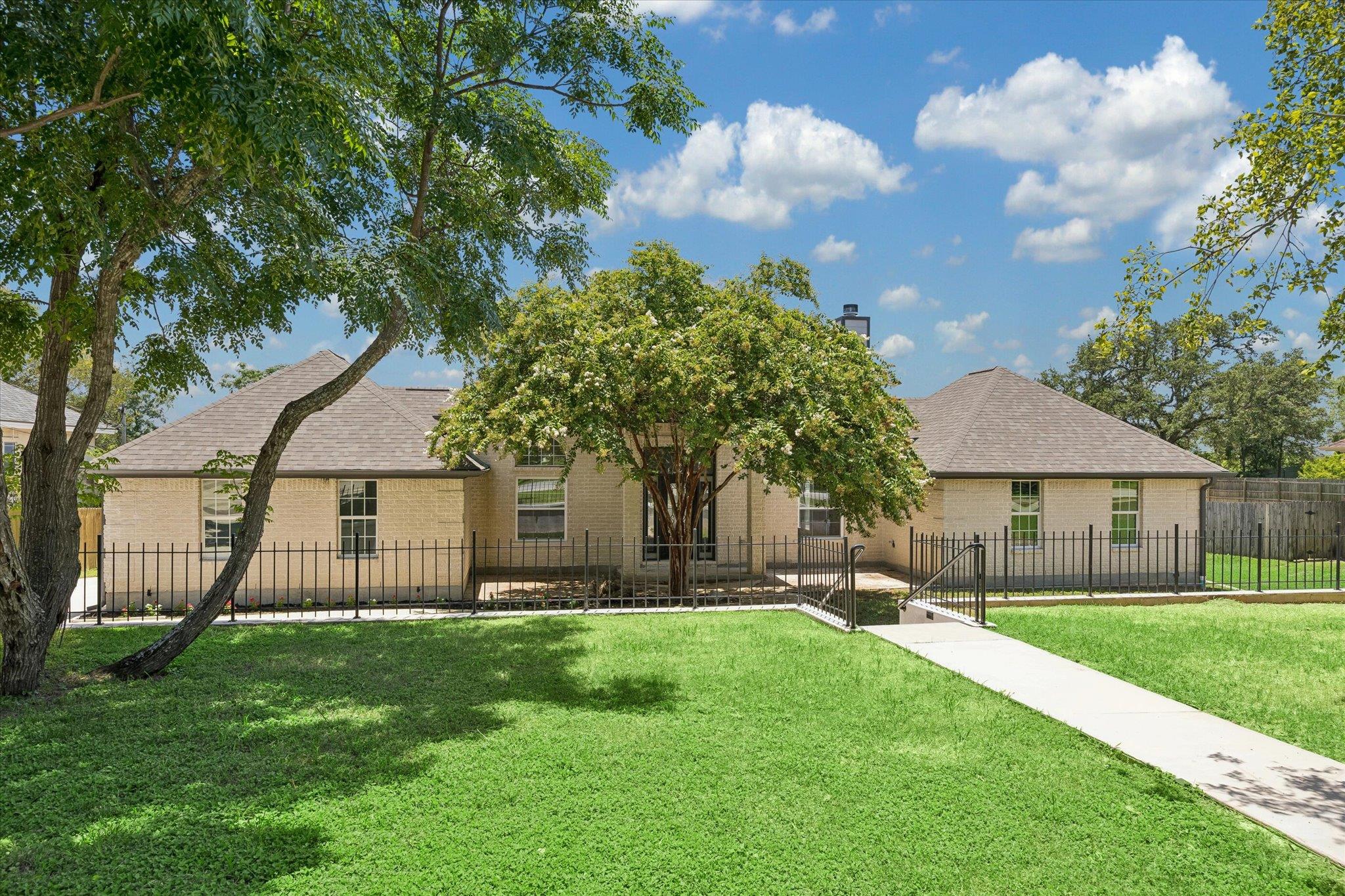 321  Quarry Springs Dr, San Marcos, TX 78666 — photo 1