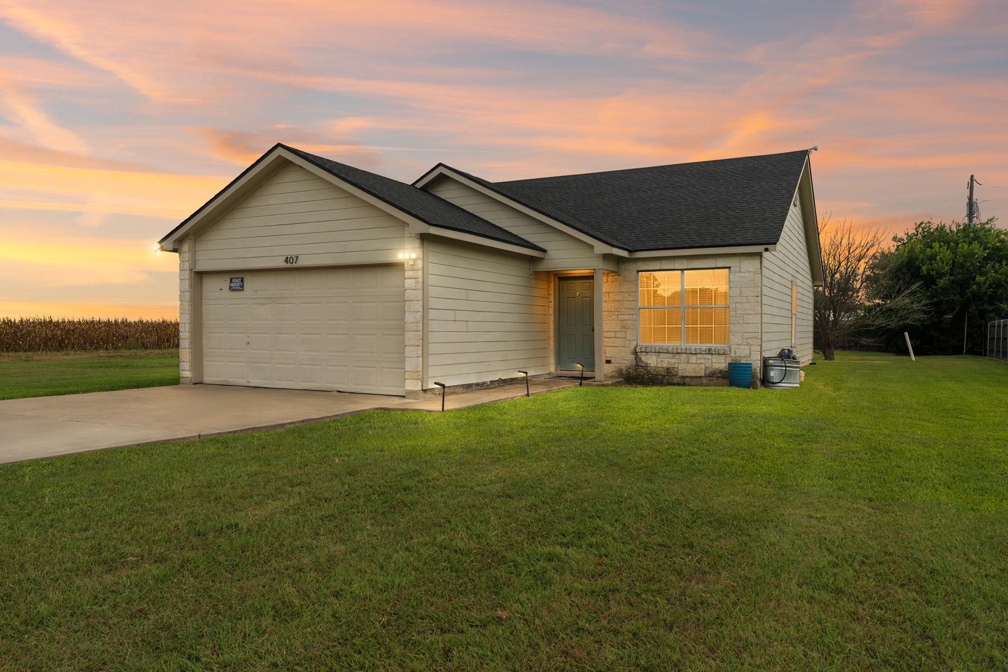 407 E Pietzsch St, Bartlett, TX 76511 — photo 1
