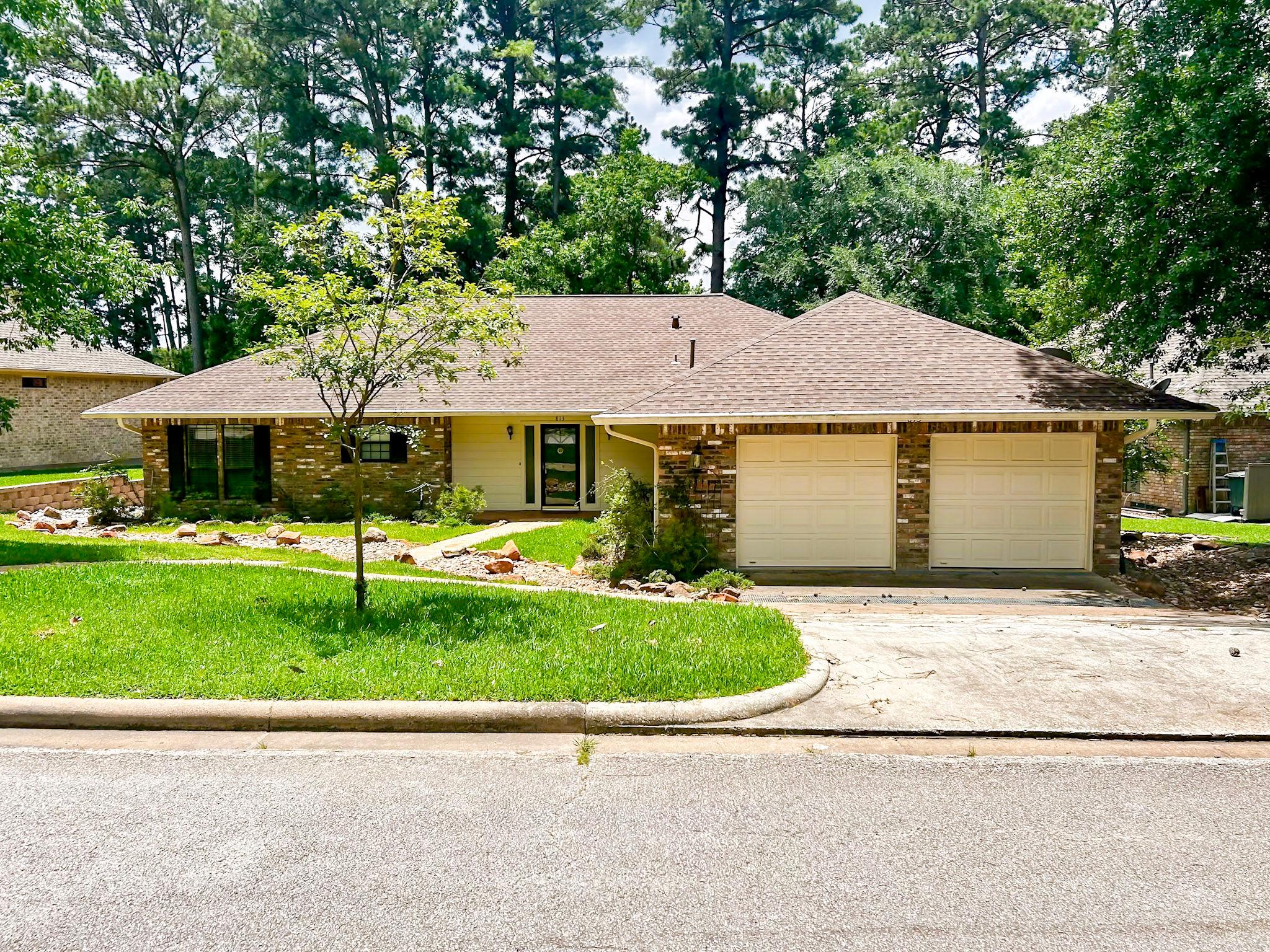 813  River Oaks Dr, Huntsville, TX 77340 — photo 1