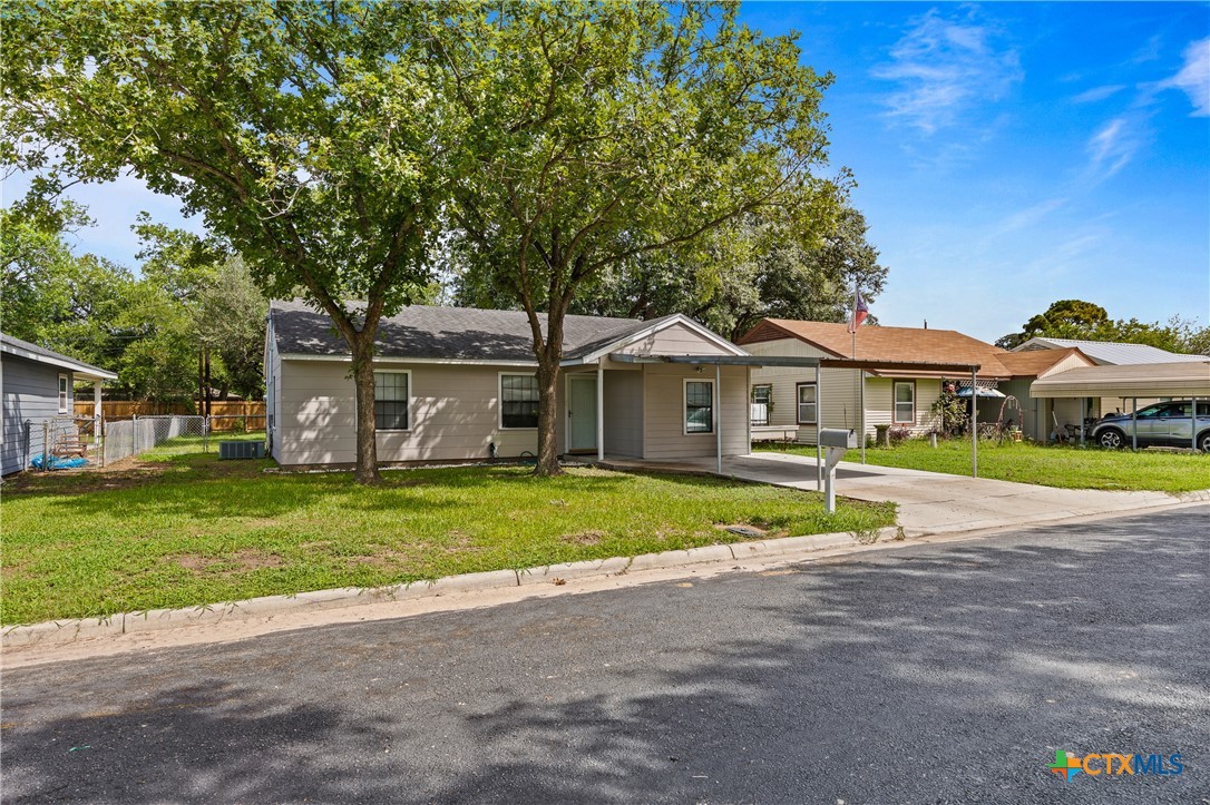 205 Sandra Street, Edna, TX 77957 — photo 1