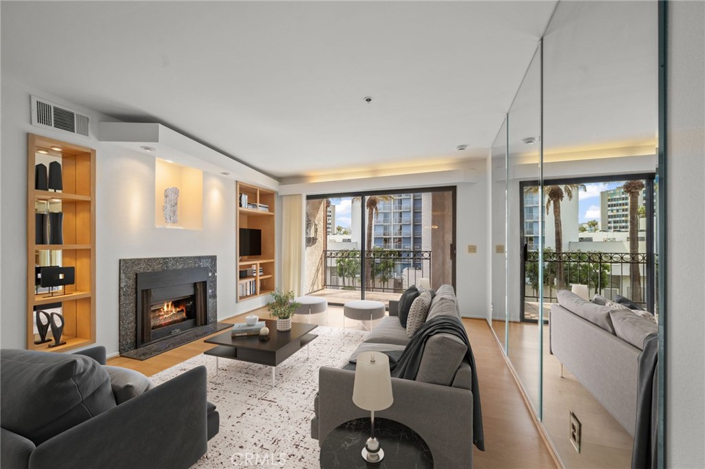 35 Linden 302, Long Beach, CA 90802 — photo 1