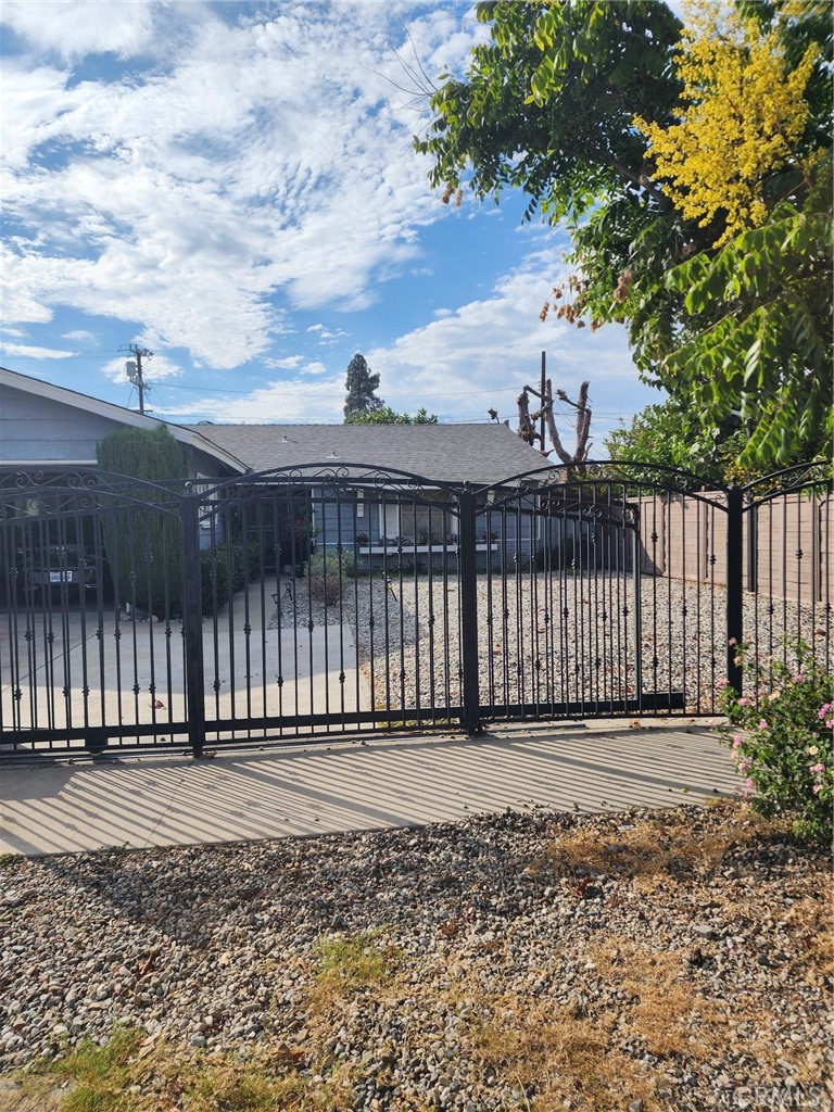 10883 Vinedale, Sun Valley, CA 91352 — photo 1