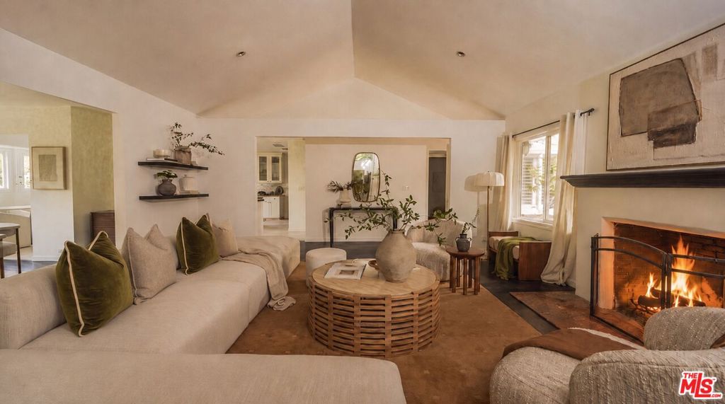 9146 St Ives Drive, West Hollywood, CA 90069 — photo 1