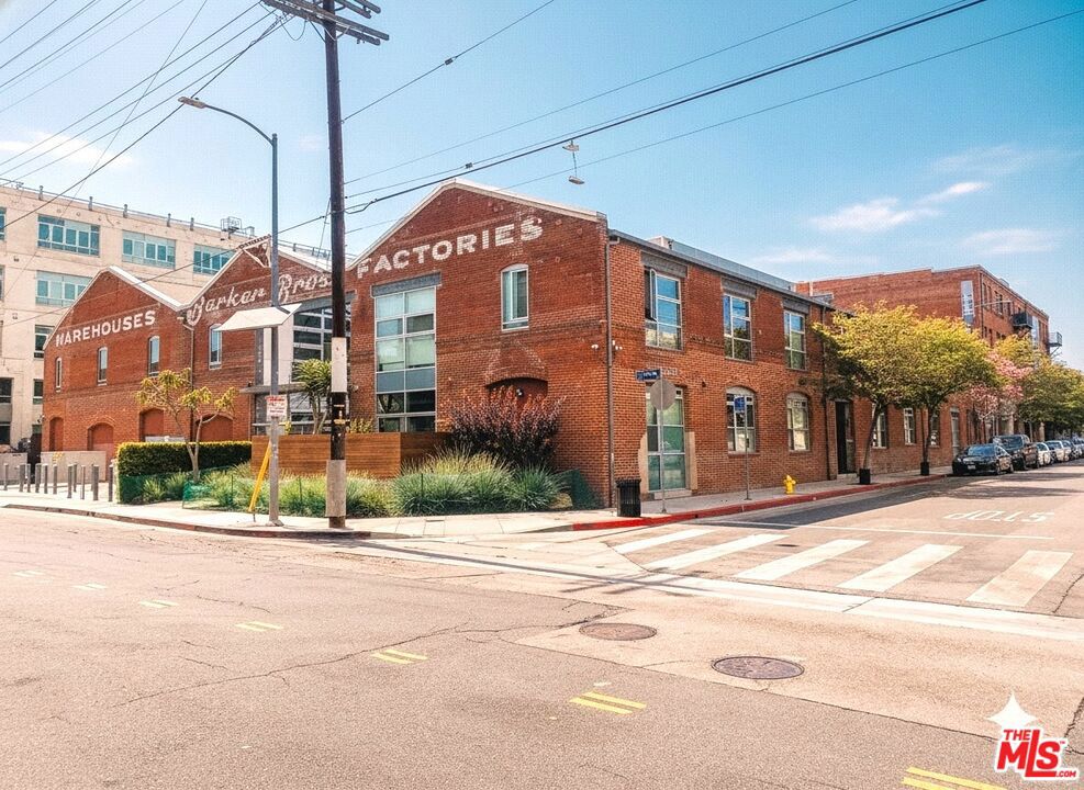 527 Molino Street 202, Los Angeles, CA 90013 — photo 1