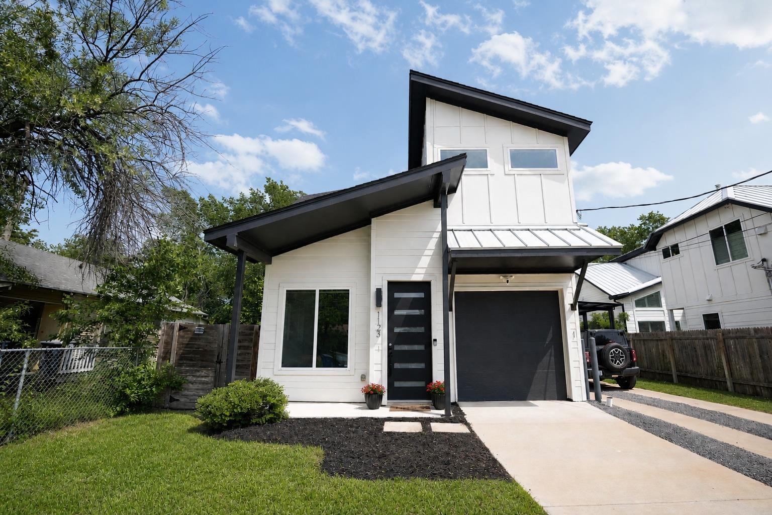 1123  Omega Ave  #1, Austin, TX 78721 — photo 1