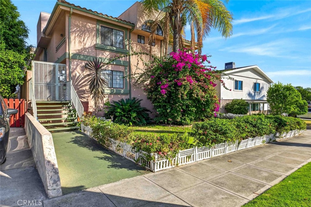 722 E Orange Grove Avenue D, Burbank, CA 91501 — photo 1