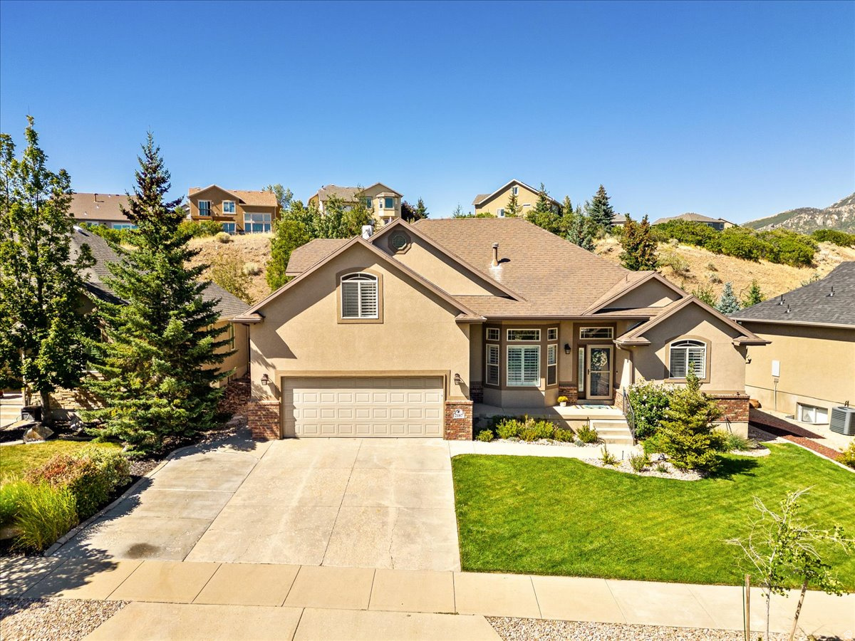 2187 E EAGLE CREST DR